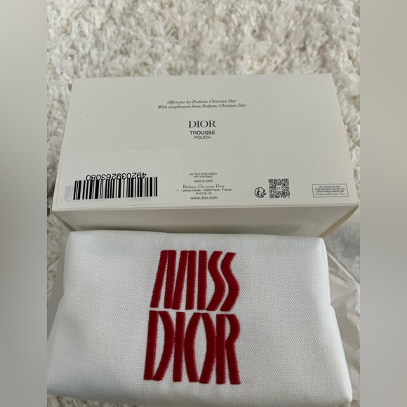 New Miss Dior Pouch & Miss Dior Parfum Deluxe Mini, 5ml. + mini freebies - Picture 9 of 11